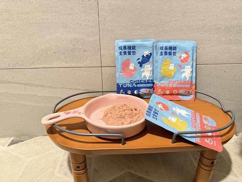 女人知己試用大隊,口碑行銷,部落客行銷,自然食 成長機能主食餐包,自然食,成長機能狗狗主食餐包,成長機能貓咪主食餐包,滿足毛孩最單純的幸福,人食等級食材,開封即食,綿密的肉泥狀質地,好吸收,無膠類,無色素,無防腐劑的添,維持腸道健康,添加DHA/靈芝多醣體,使用高優質蛋白,適口性佳,狗狗口味,犬用營養火雞,犬用嫩雞牛肉,貓咪口味,貓用營養嫩雞,貓用嫩雞鮪魚